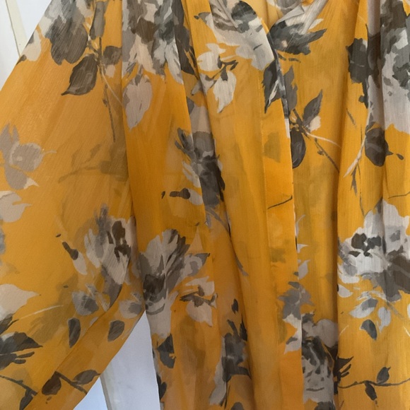 Jennifer Lopez Mustard Floral Blouse - Picture 5 of 5